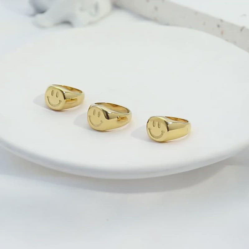 Video showing off the Smiley Signet Ring.