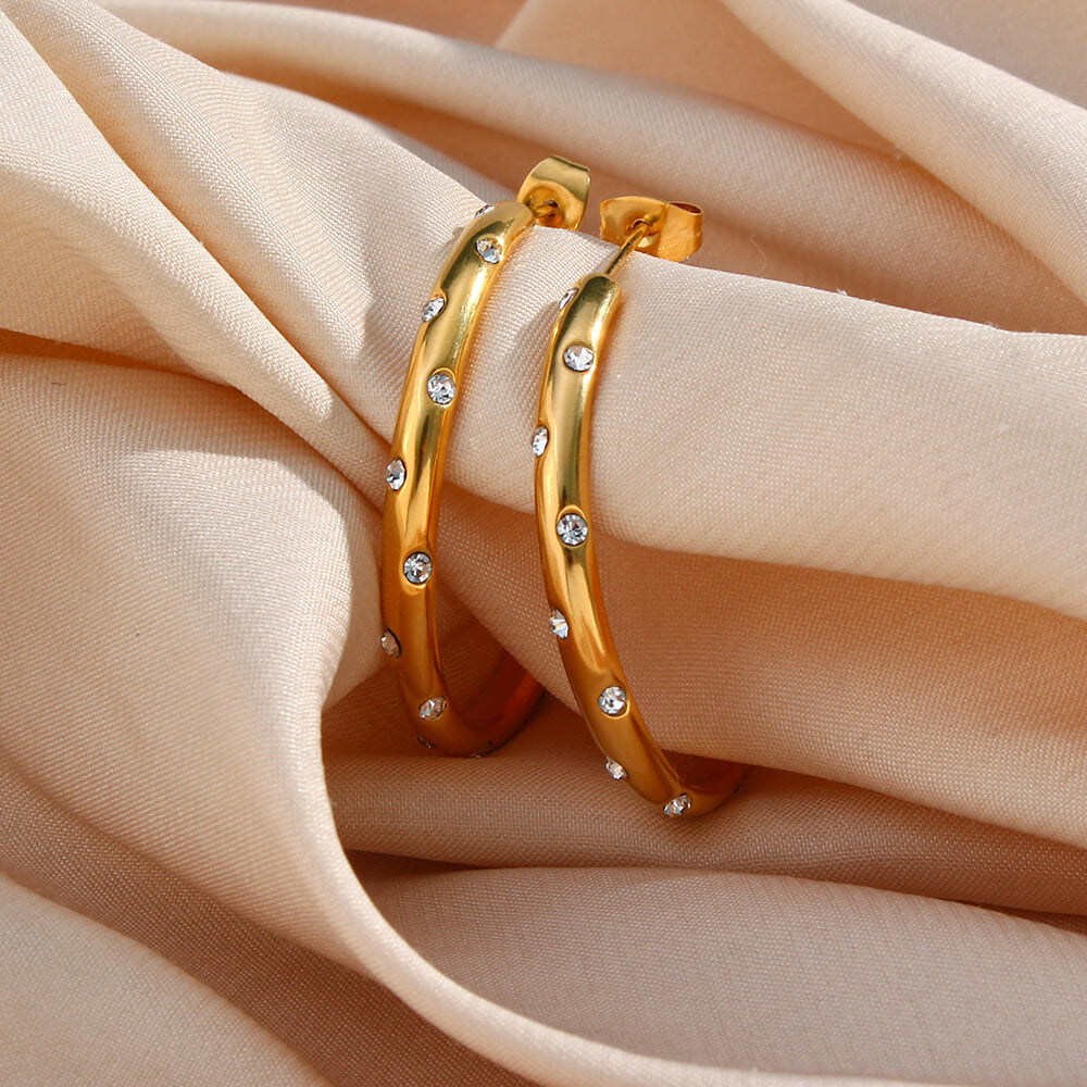 Closeup of the Galaxy Gold Hoops.