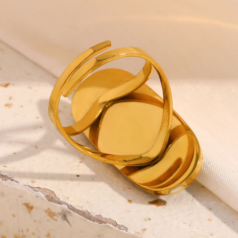 Back view of the White Jade Gold Ring.