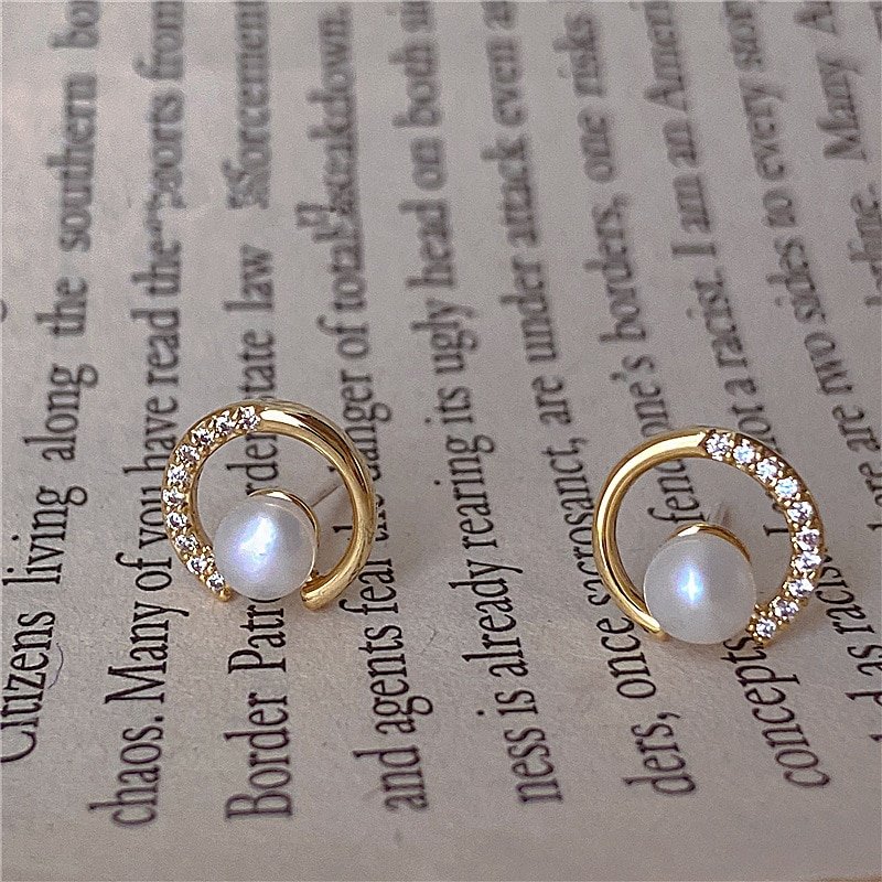 Closeup of the CZ pave gold studs with pearls.